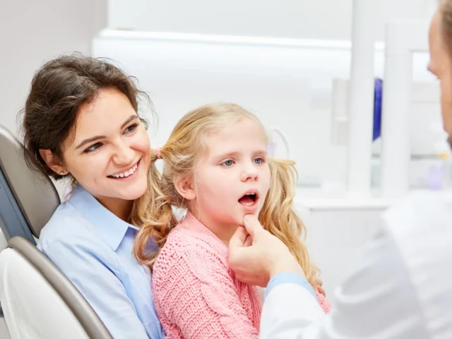 Lakowanie zębów – kompletny przewodnik dla rodziców i dorosłych- 5 min